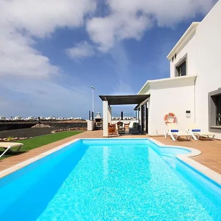 Villa Aguamarina 4 *