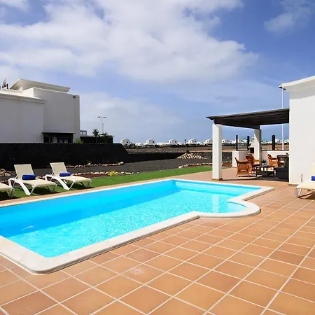 Vila Aguamarina 4 *