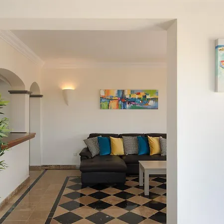 Βίλα Aguamarina 4 *
